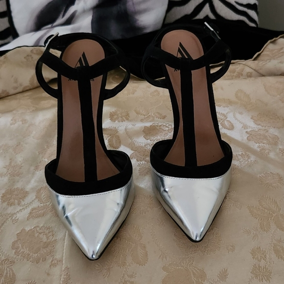 Ava & Aiden T-Strap Suede Pumps EUC - Picture 2 of 5